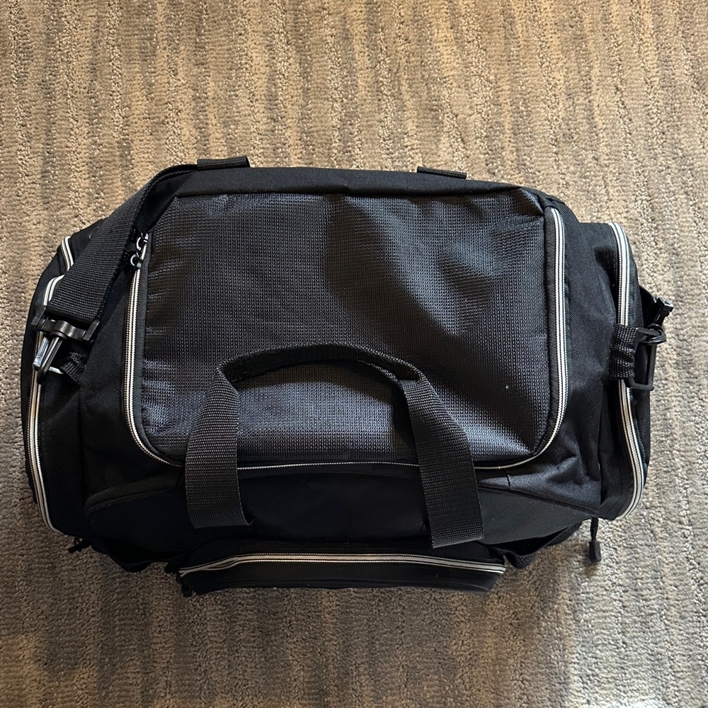 Reebok Classic Black Duffel Bag - Picture 2 of 7